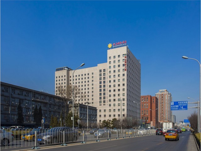 西藏地下车库高分子防水卷材涂胶覆砂生产线多少钱一台